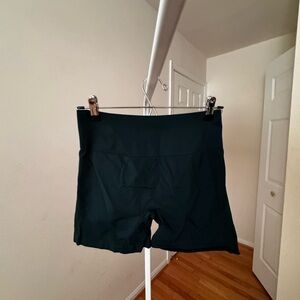 STUNNY Women's Dark Green Workout Shorts